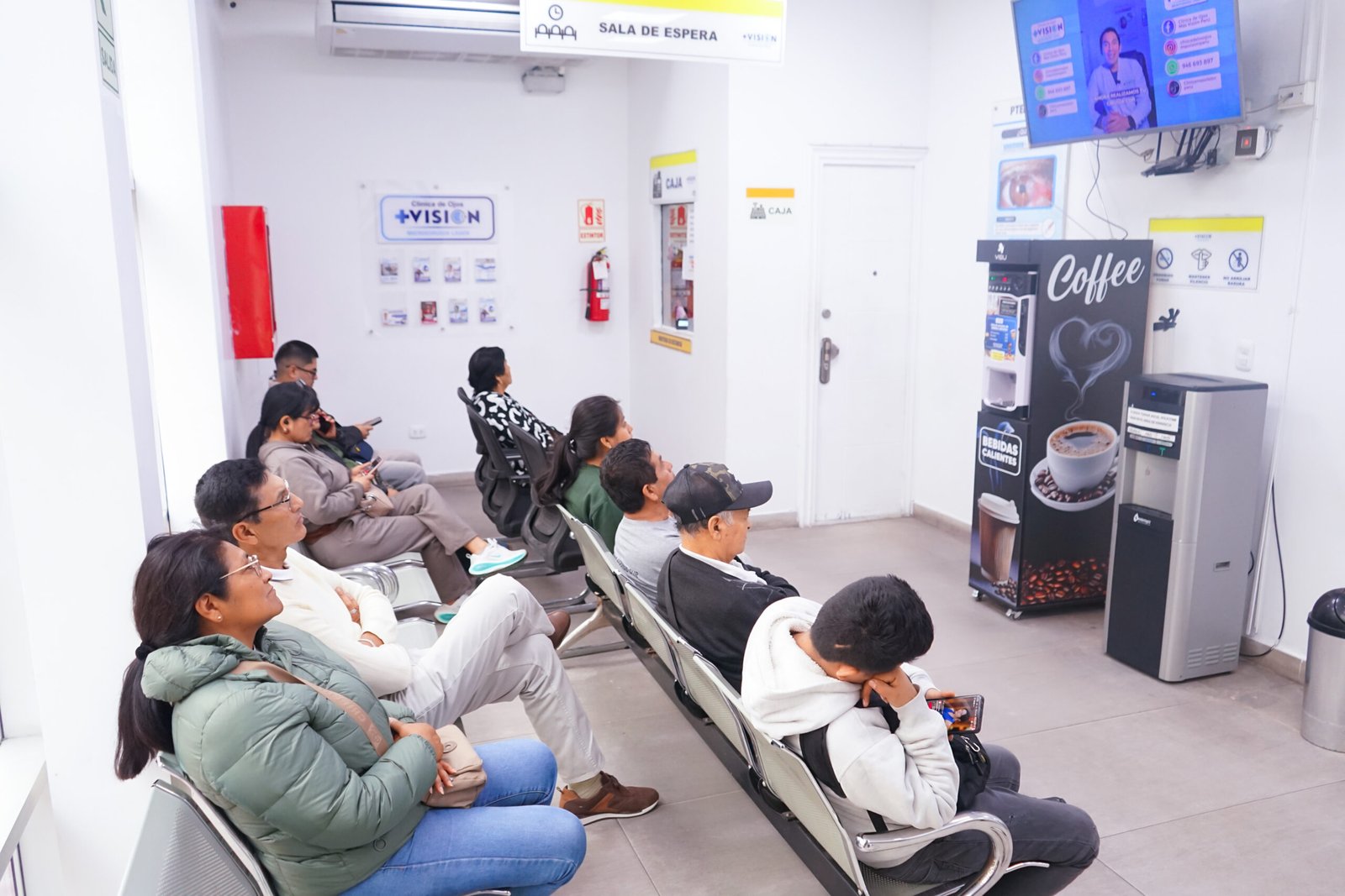 Evaluación oftalmológica para diagnóstico de moscas volantes en Lima